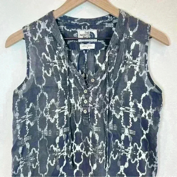The North Face Women’s Sleeveless Sheer Blouse Top Size Small - Picture 4 of 11